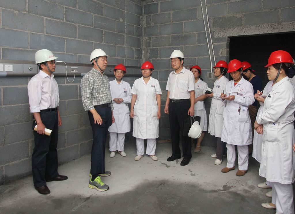 行政查房走進在建病房樓